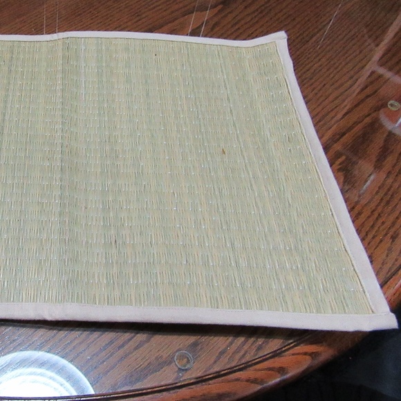 4 Wicker Table Placemats Used once - Picture 5 of 6